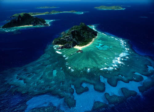 Fiji består av massor av öar Fiji består av massor av öar